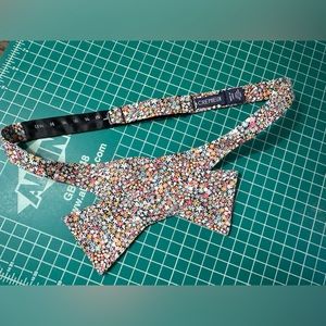 Floral Bow tie. Adjustable.